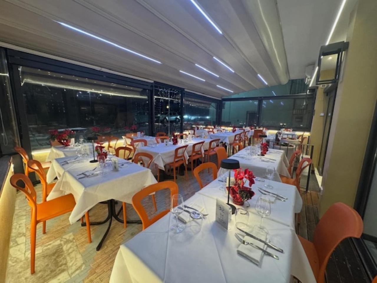 Hotel Ristorante Milton ヴァラッツェ エクステリア 写真