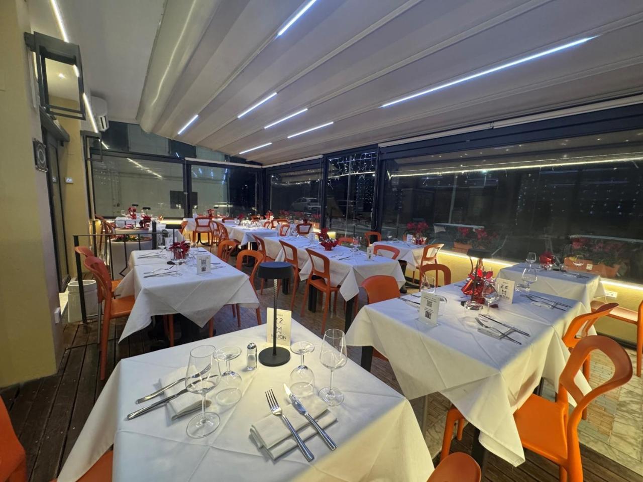 Hotel Ristorante Milton ヴァラッツェ エクステリア 写真
