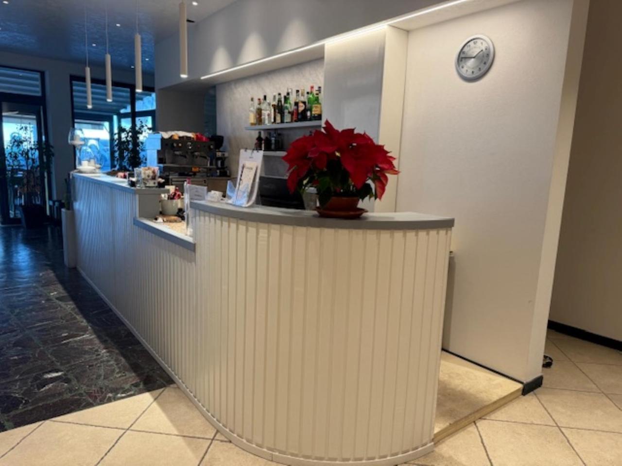 Hotel Ristorante Milton ヴァラッツェ エクステリア 写真
