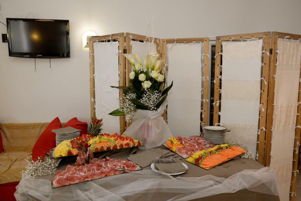 Hotel Ristorante Milton ヴァラッツェ エクステリア 写真